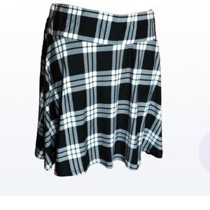 black and white plaid mini skirt  NWT Rue  21 Size large
